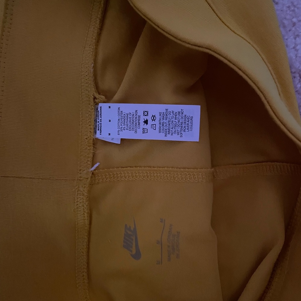 Brand new never worn good for the gym.